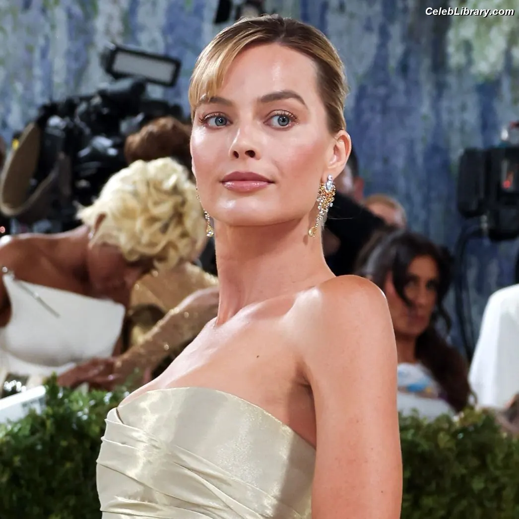 Margot Robbie photo 12 of 2577