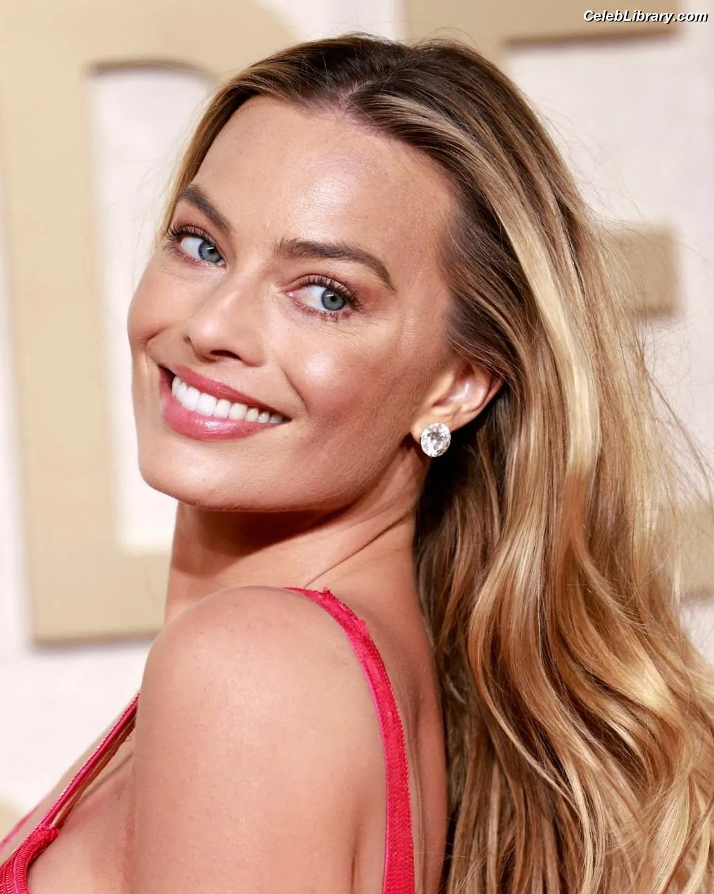 Margot Robbie photo 7 of 2577