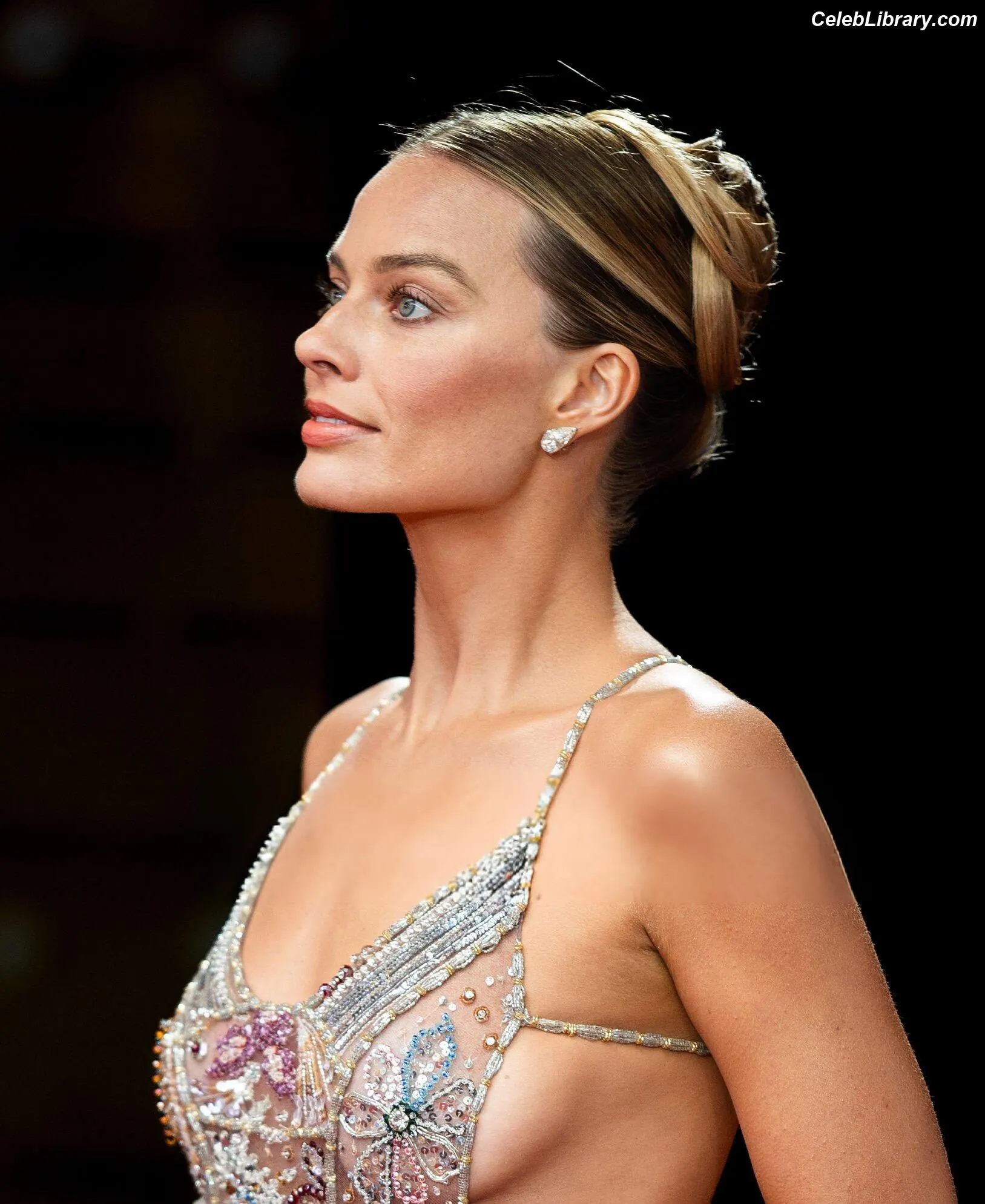 Margot Robbie photo 3 of 2577