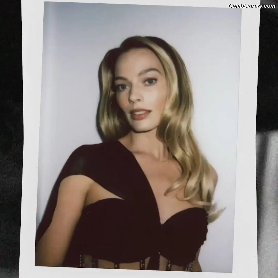 Margot Robbie photo 10 of 2577