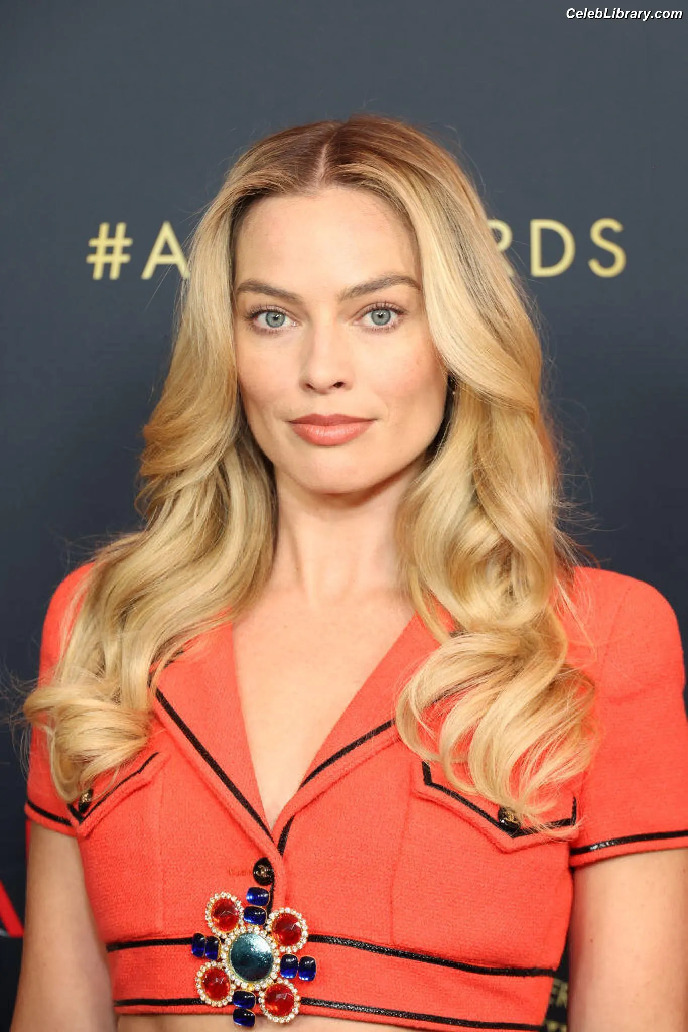Margot Robbie photo 17 of 2577
