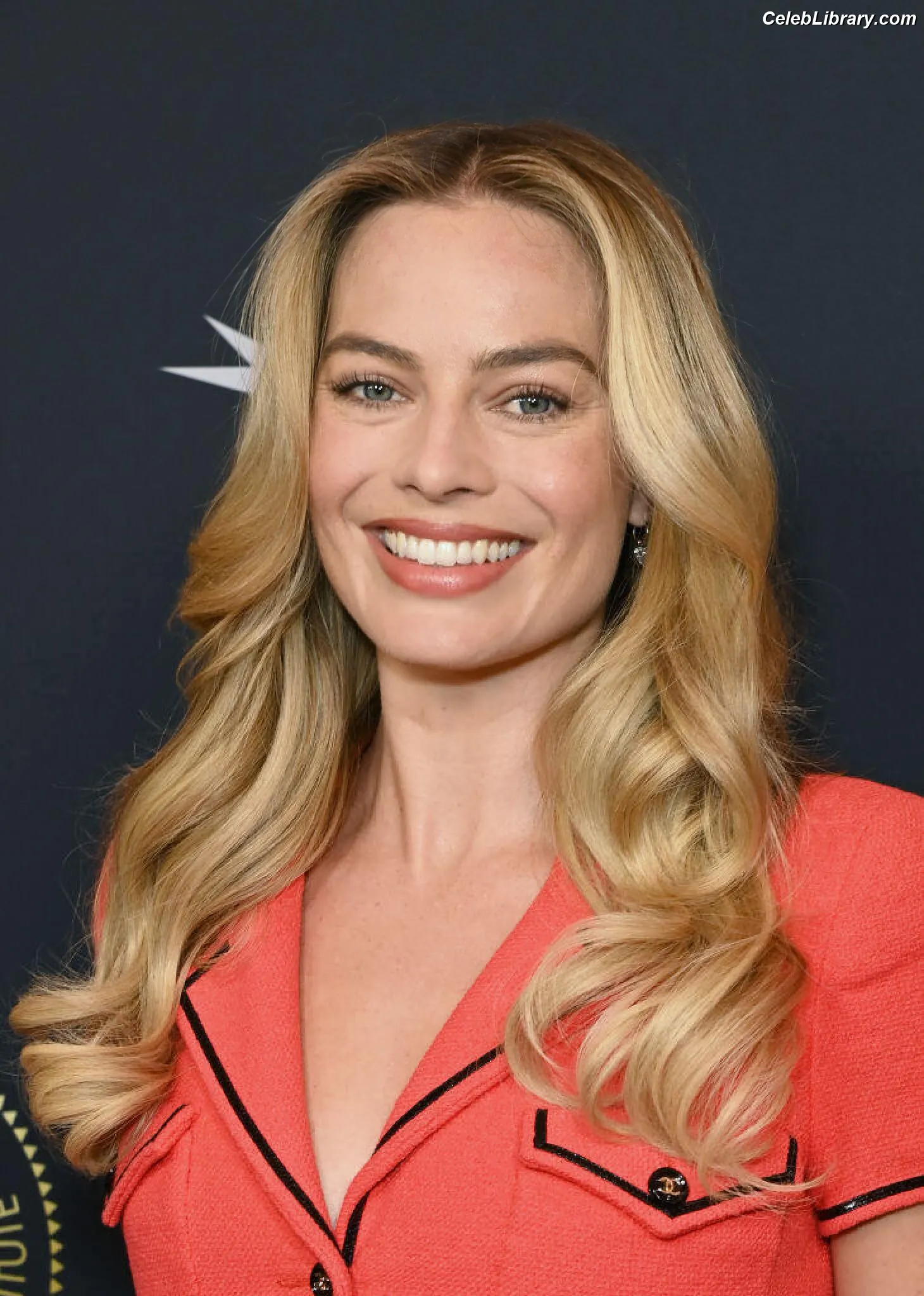 Margot Robbie photo 20 of 2577