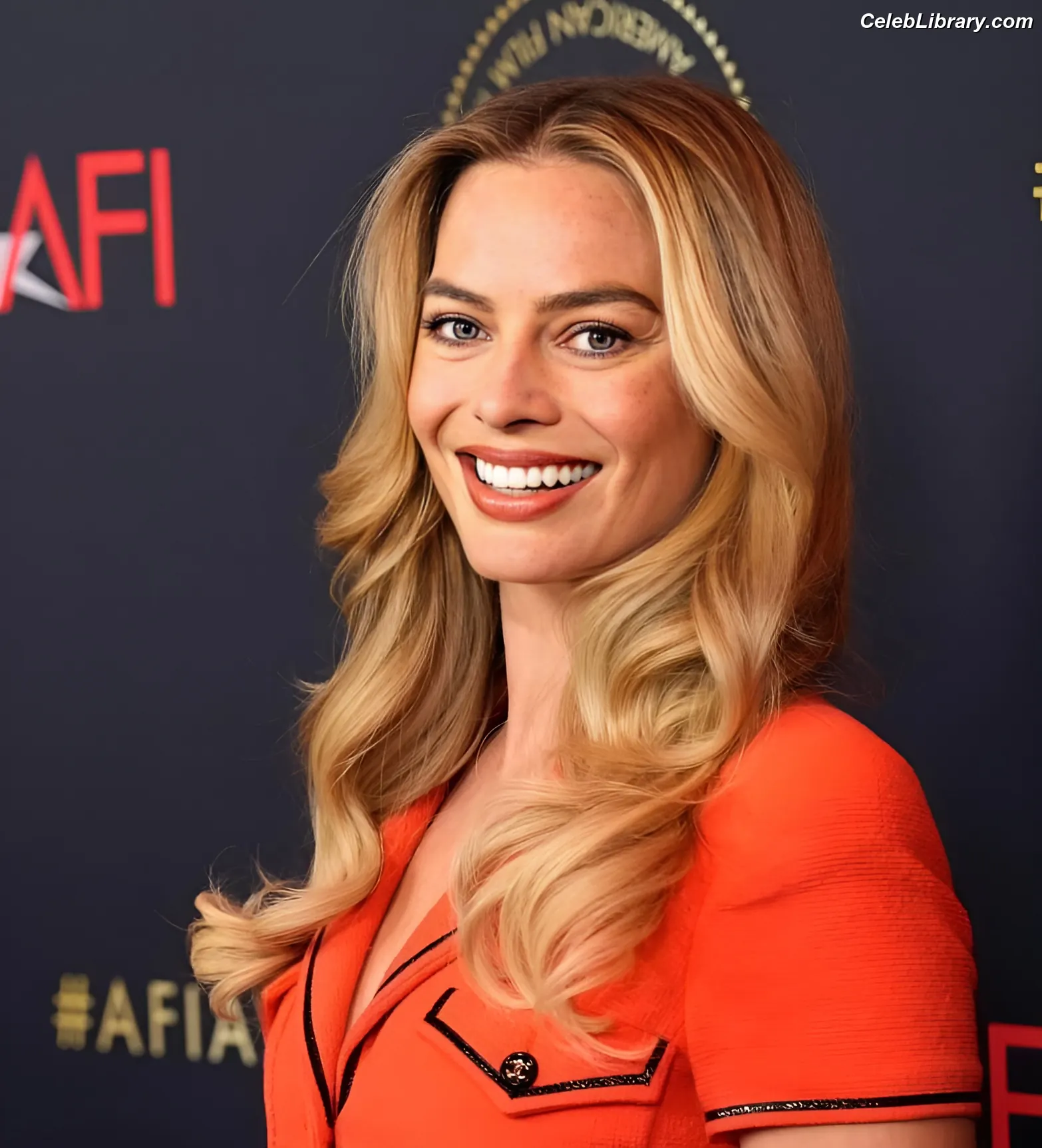 Margot Robbie photo 5 of 2577