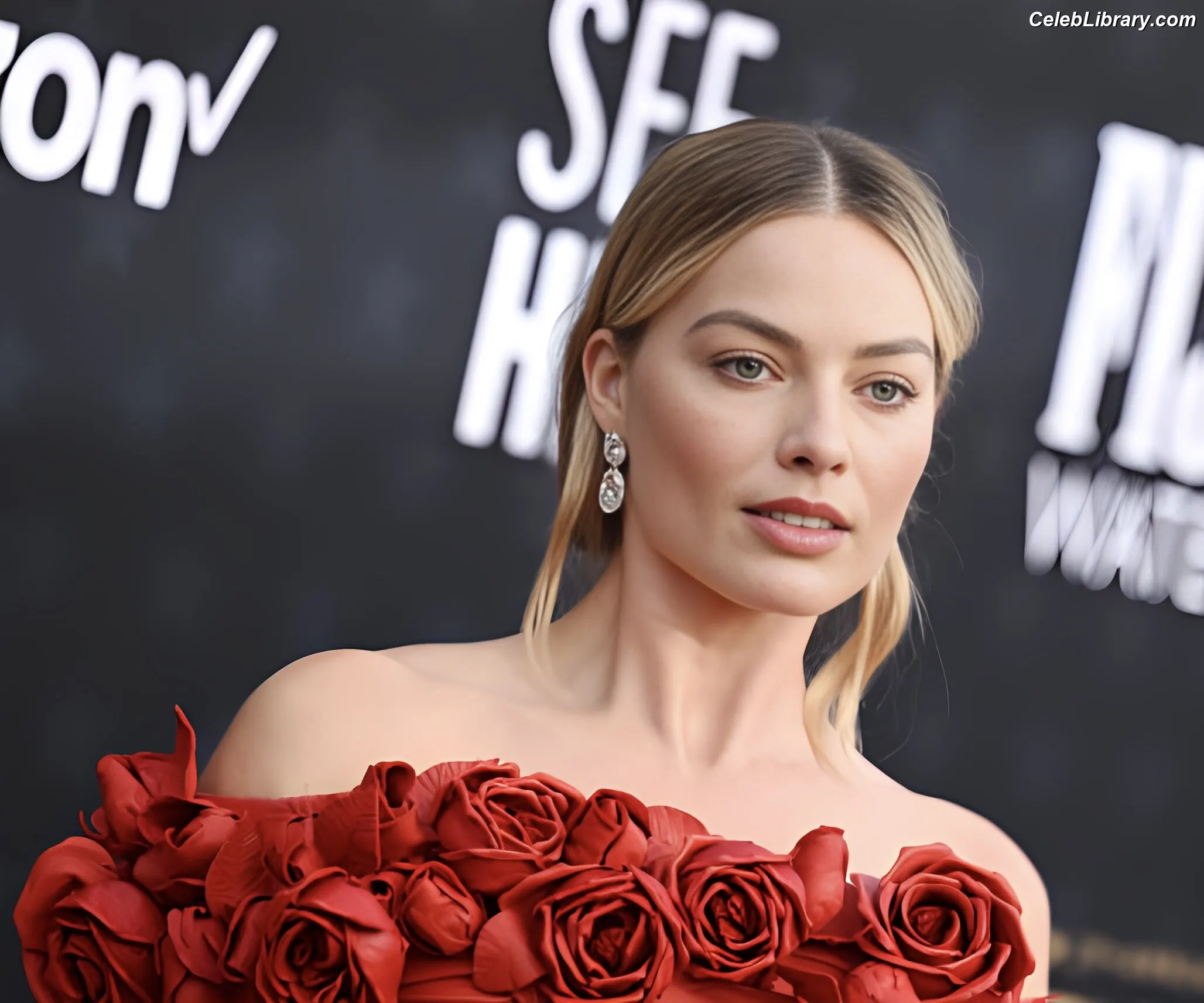 Margot Robbie photo 10 of 2577