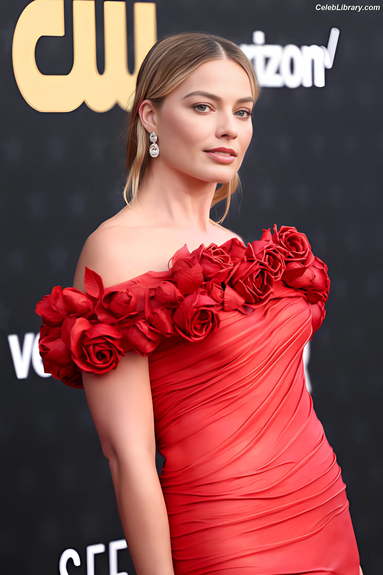 Margot Robbie photo 11 of 2577