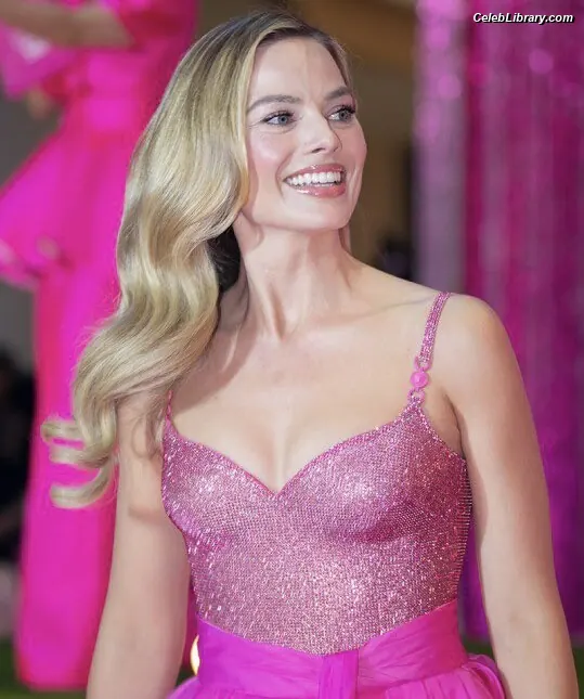 Margot Robbie photo 13 of 2577