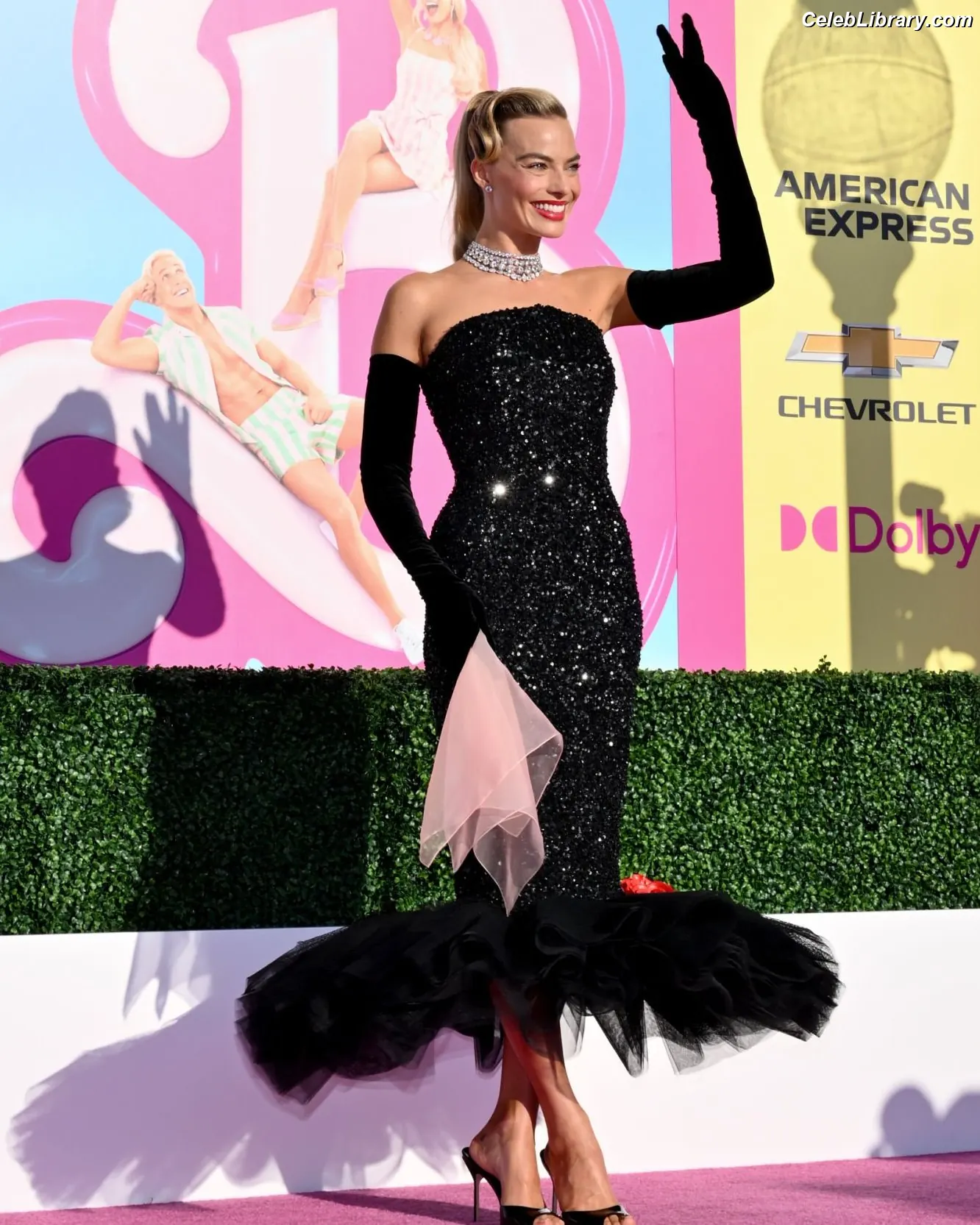 Margot Robbie photo 2 of 2577