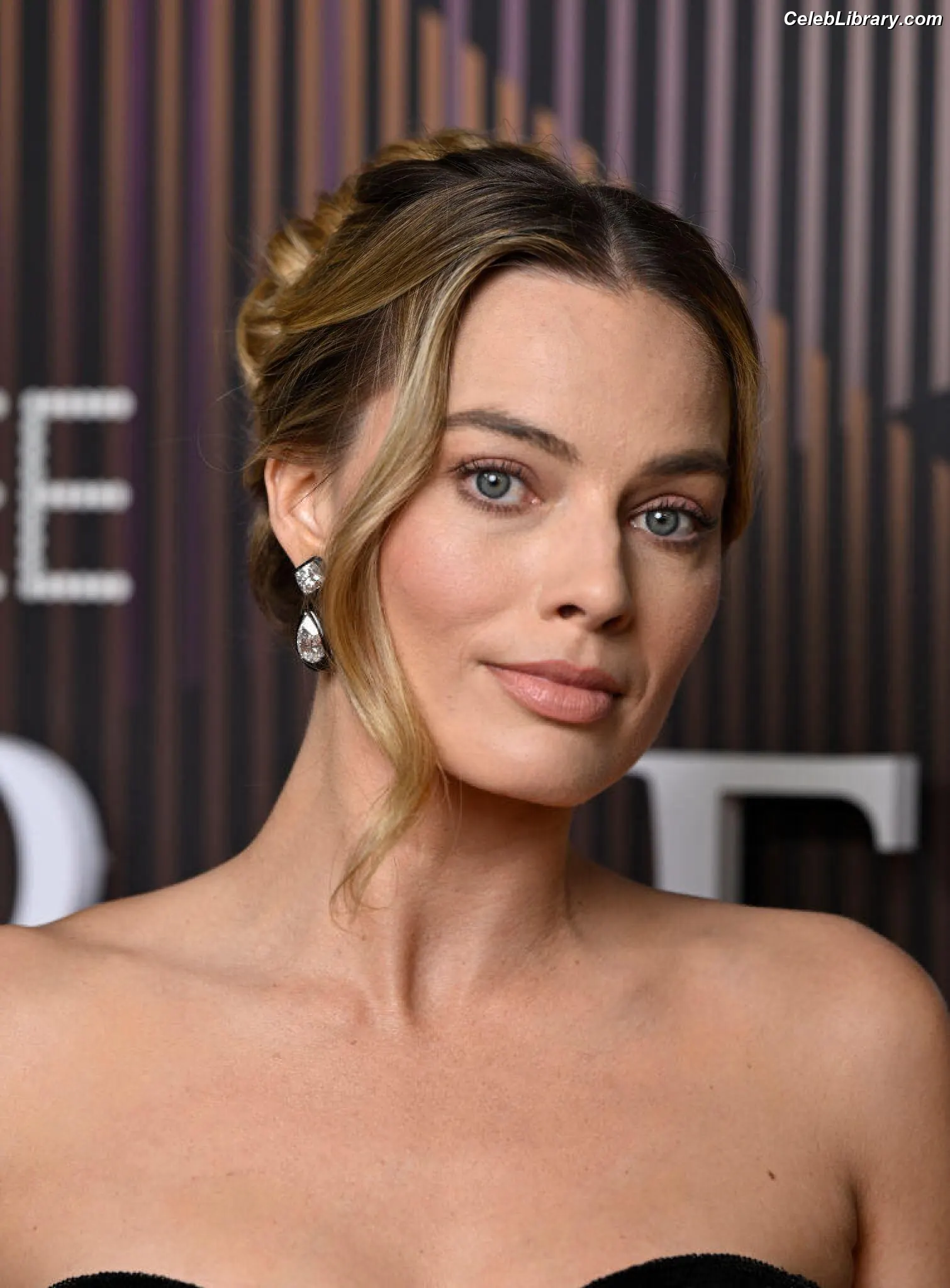 Margot Robbie photo 9 of 2577