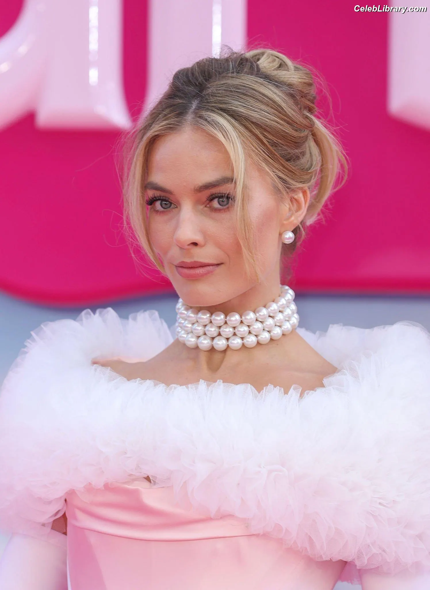 Margot Robbie photo 20 of 2577