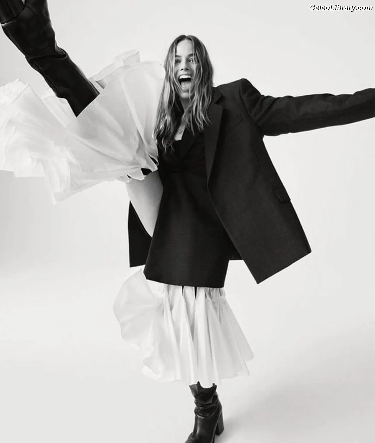 Margot Robbie photo 3 of 2577