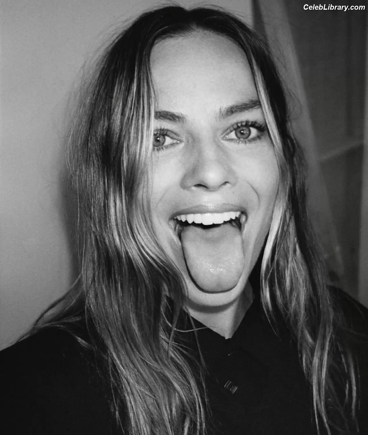 Margot Robbie photo 7 of 2577