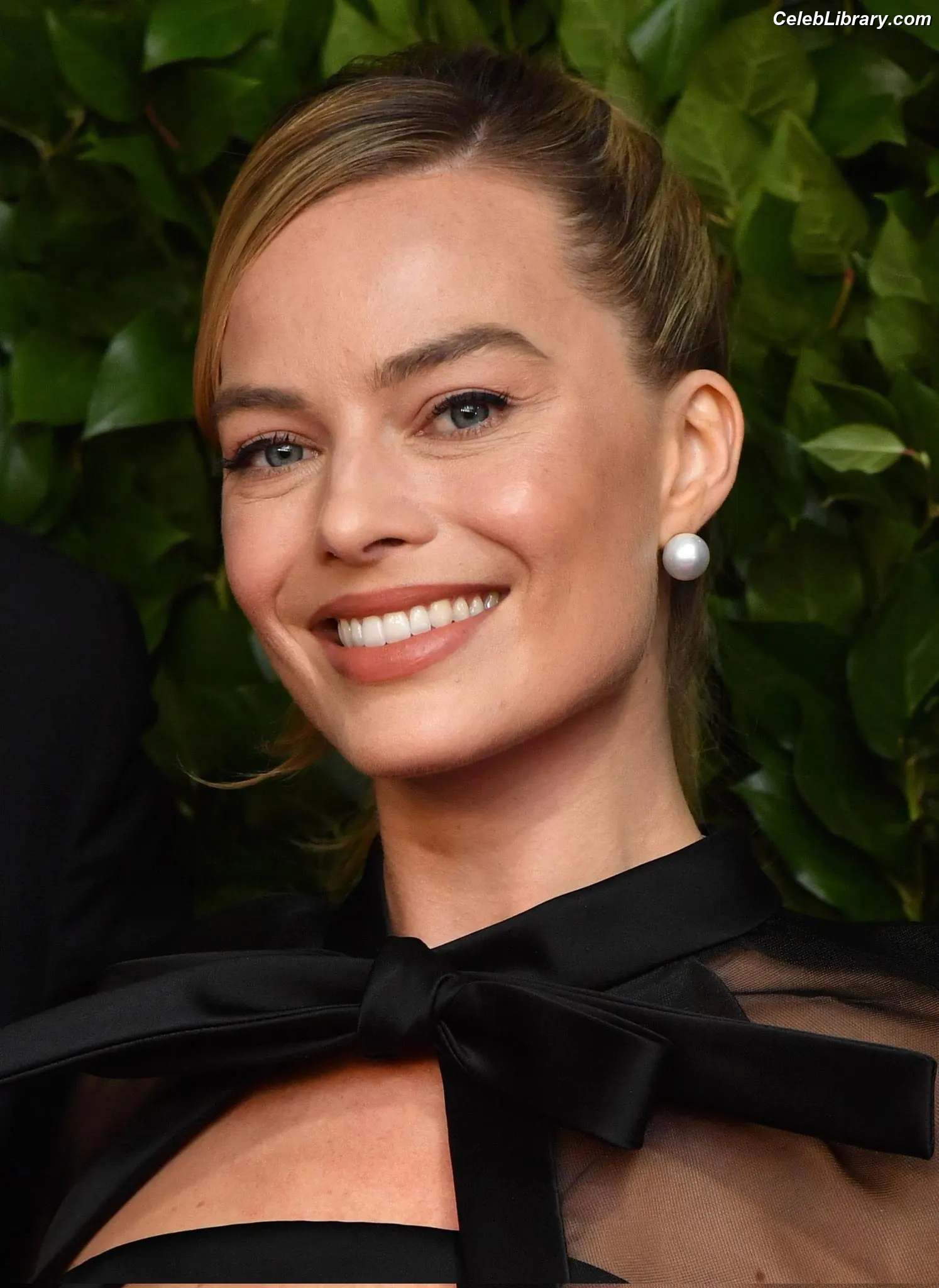 Margot Robbie photo 4 of 2577