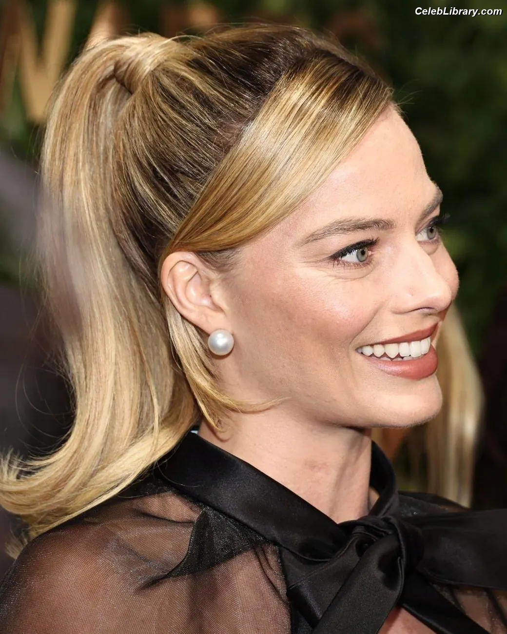 Margot Robbie photo 7 of 2577