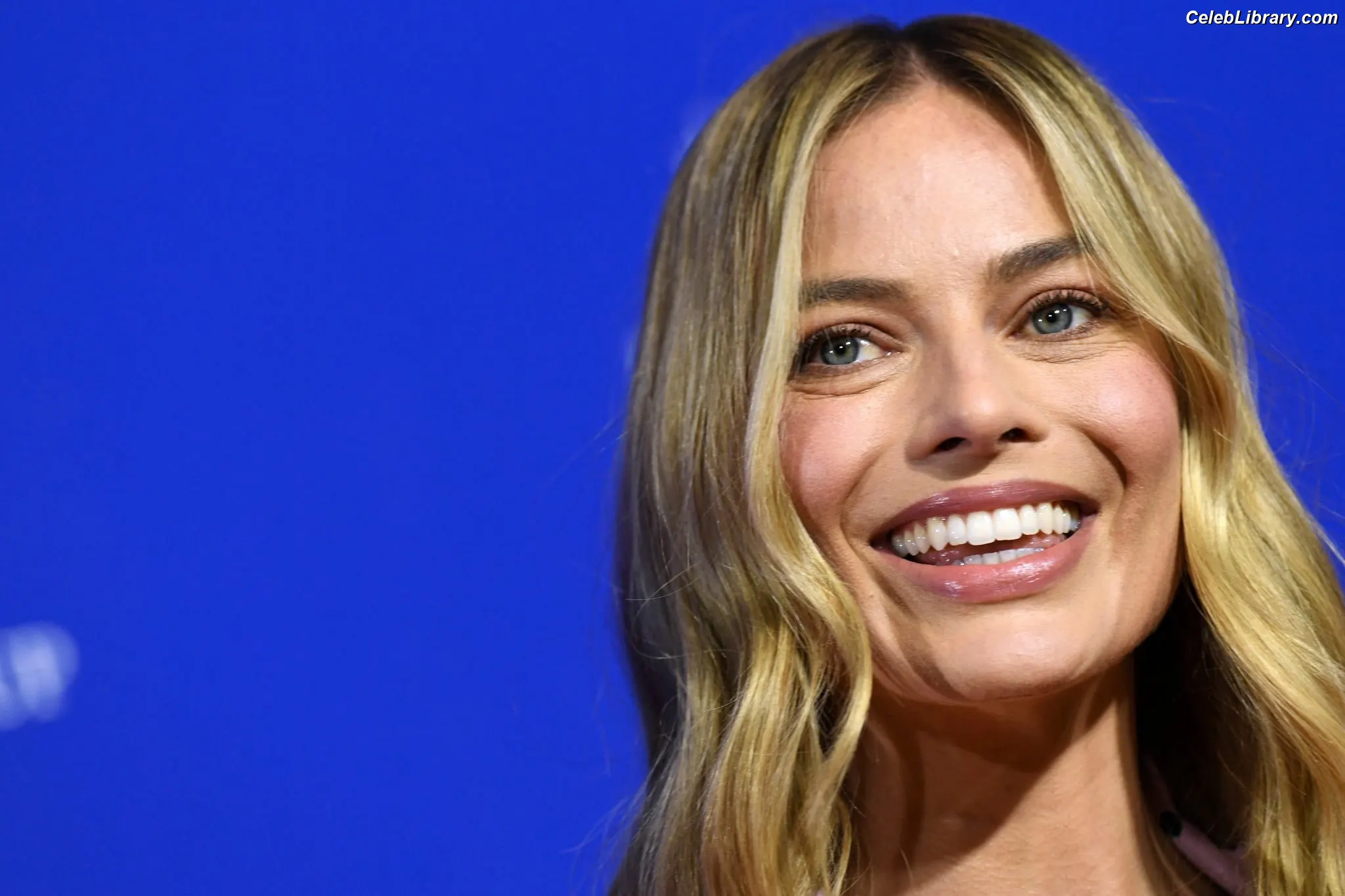 Margot Robbie photo 5 of 2577