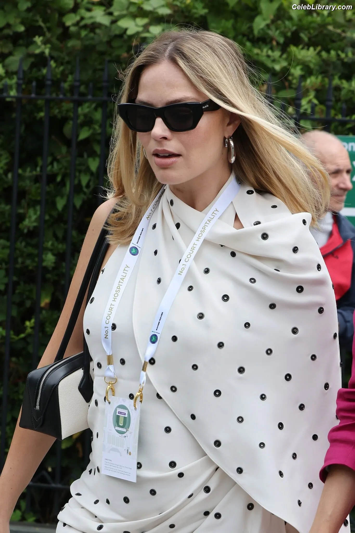 Margot Robbie photo 20 of 2577