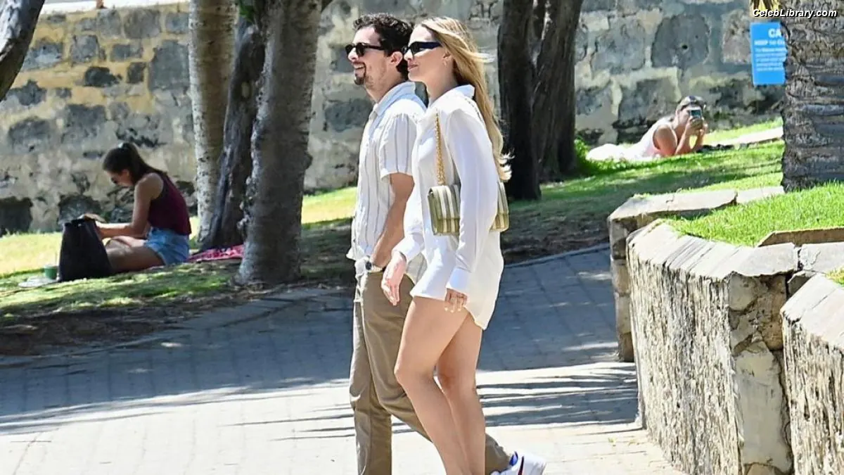 Margot Robbie photo 18 of 2577