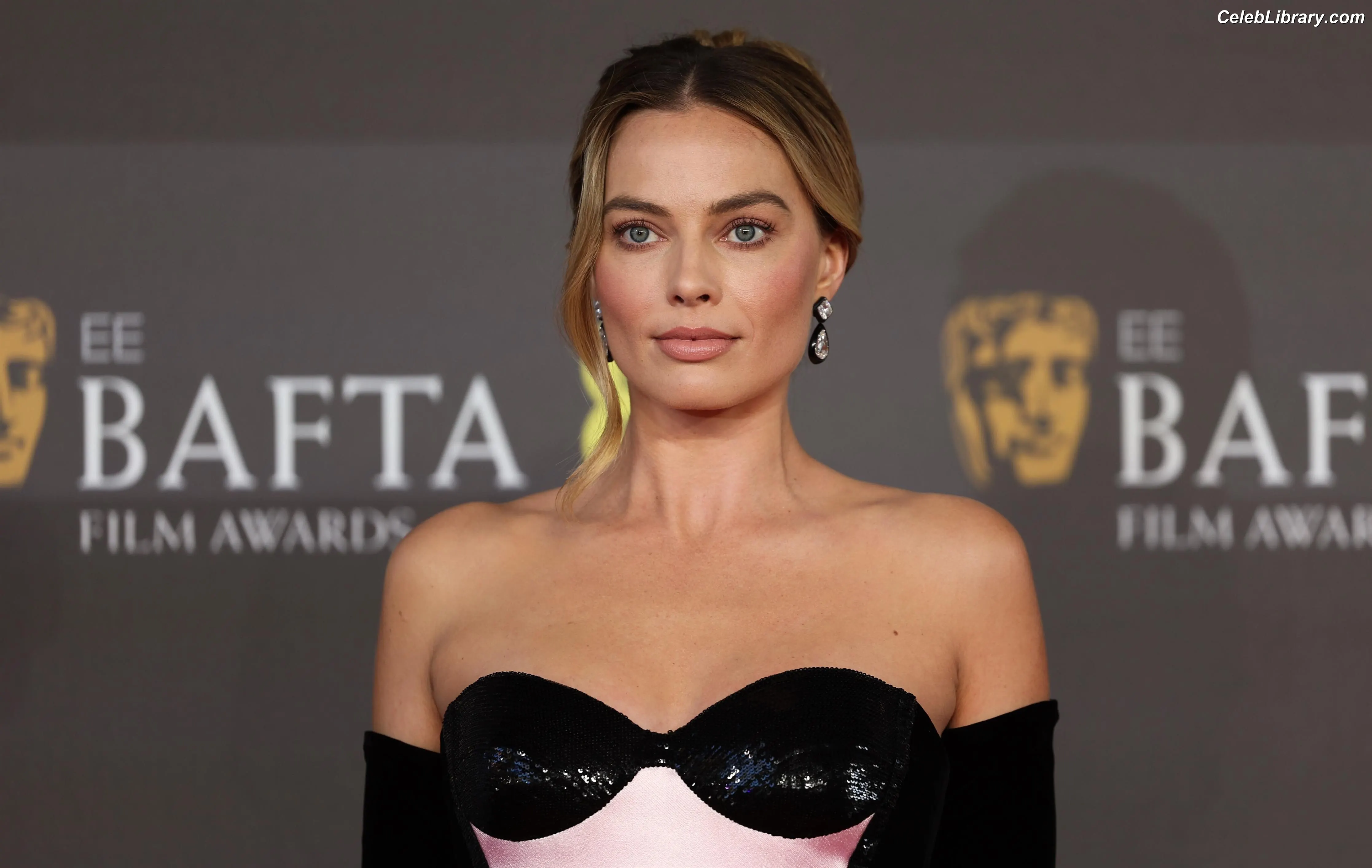 Margot Robbie photo 17 of 2577