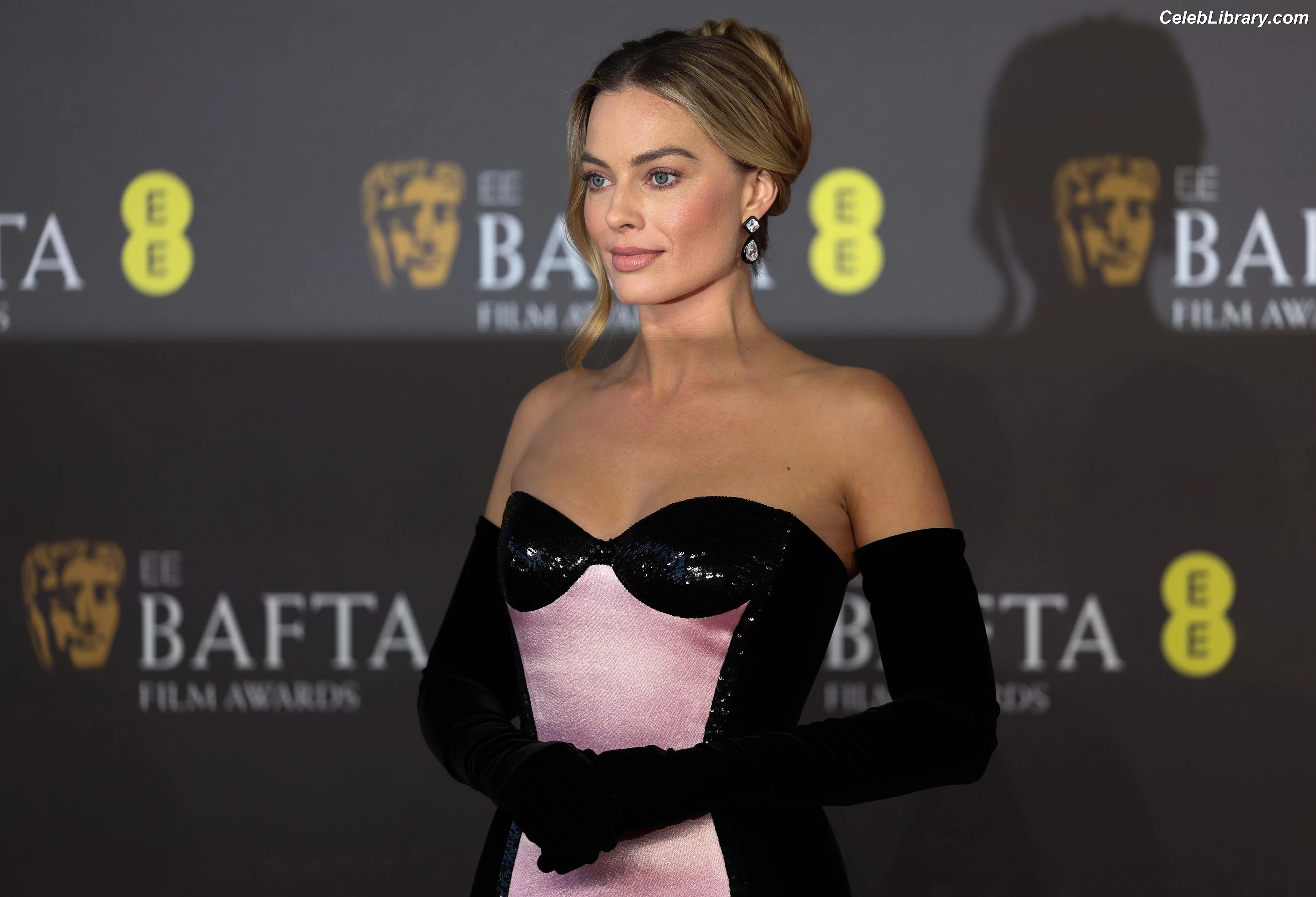 Margot Robbie photo 21 of 2577