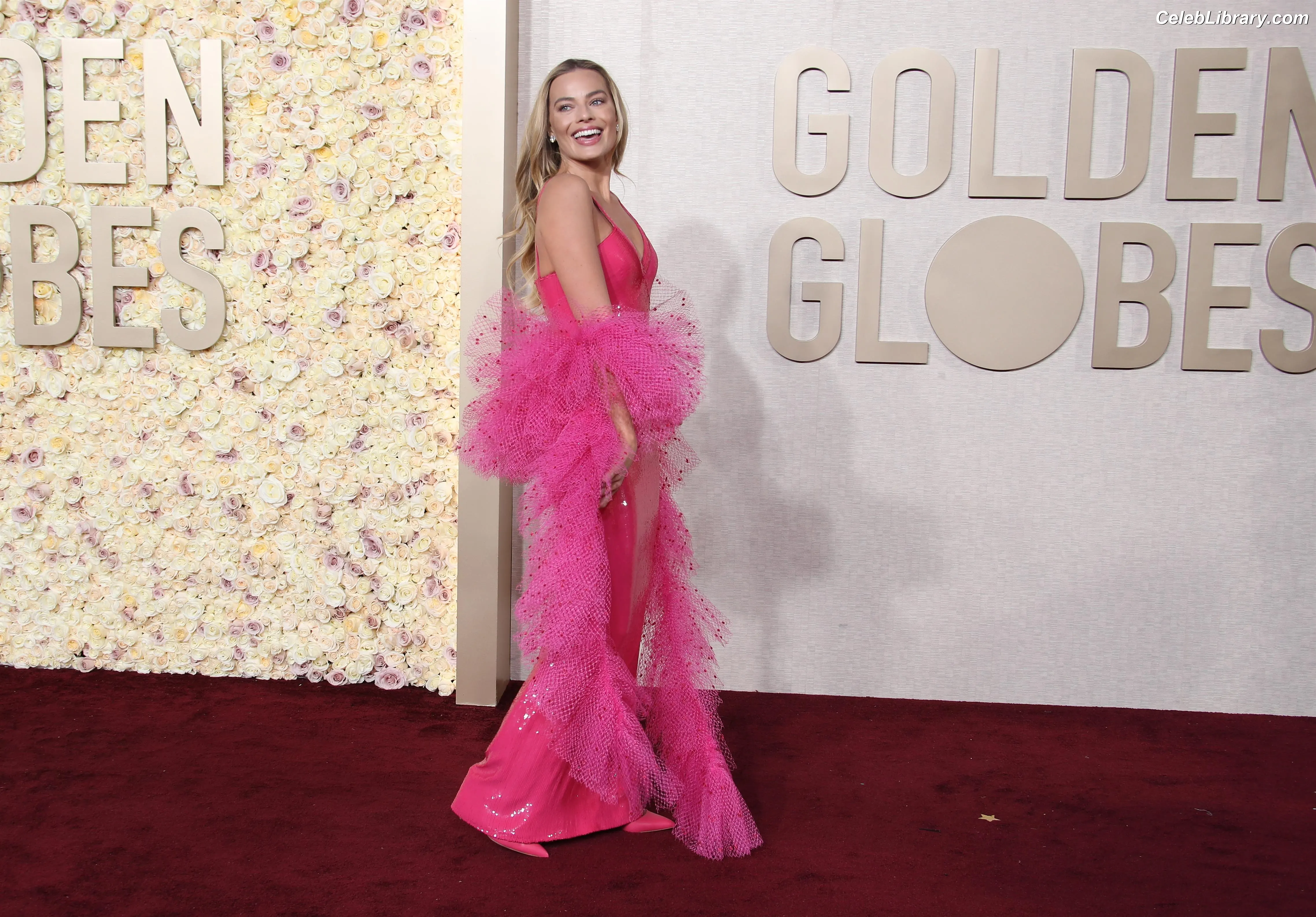 Margot Robbie photo 7 of 2577