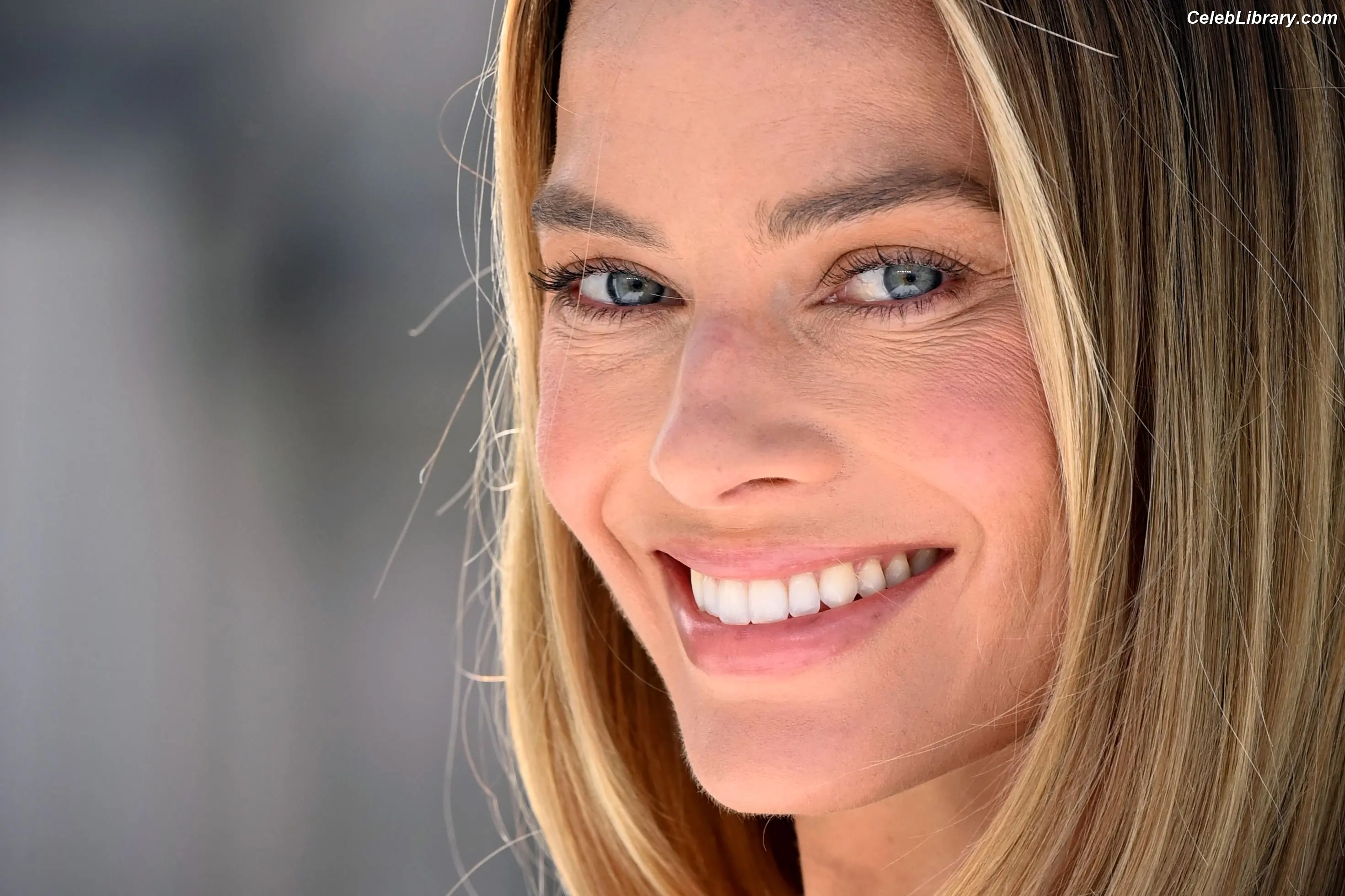 Margot Robbie photo 8 of 2577