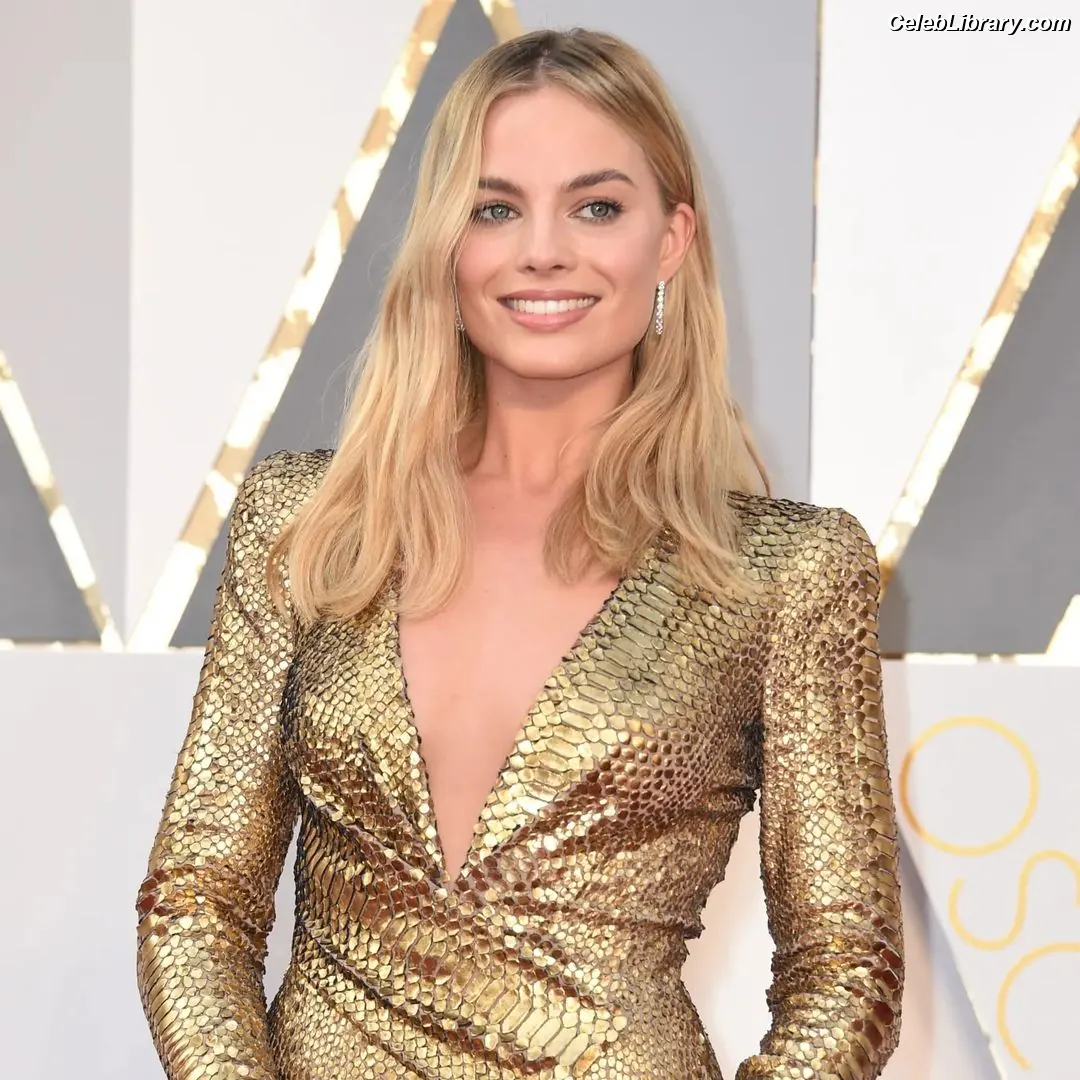 Margot Robbie photo 15 of 2577