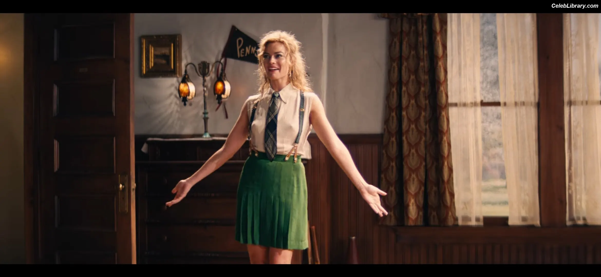Margot Robbie photo 2 of 2577