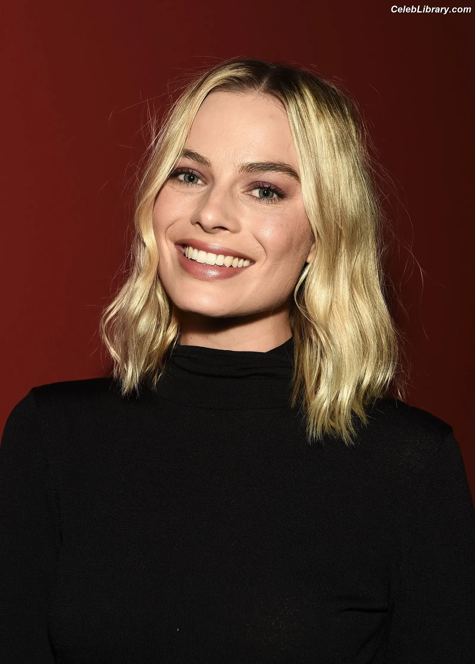 Margot Robbie photo 17 of 2577