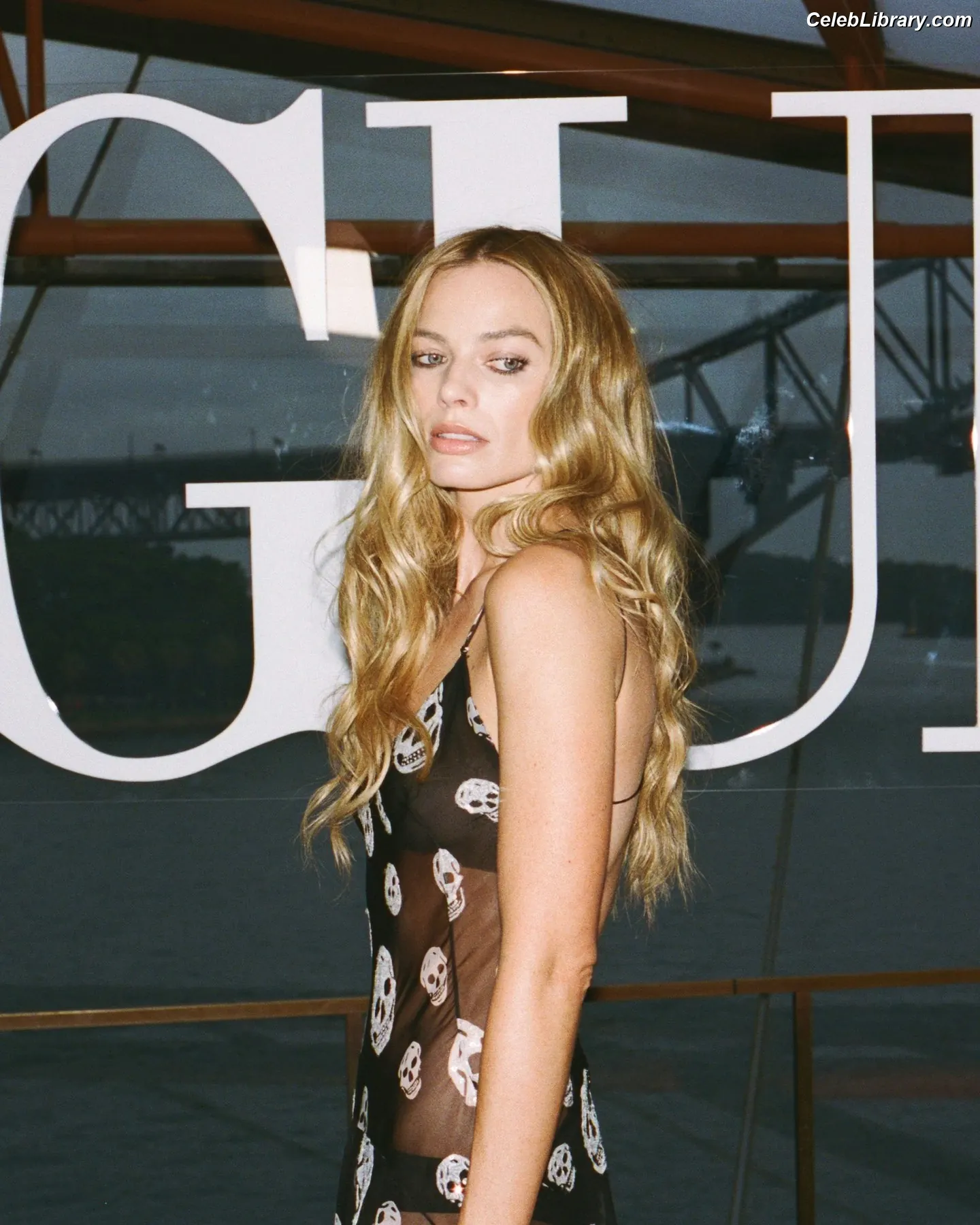 Margot Robbie photo 22 of 2577