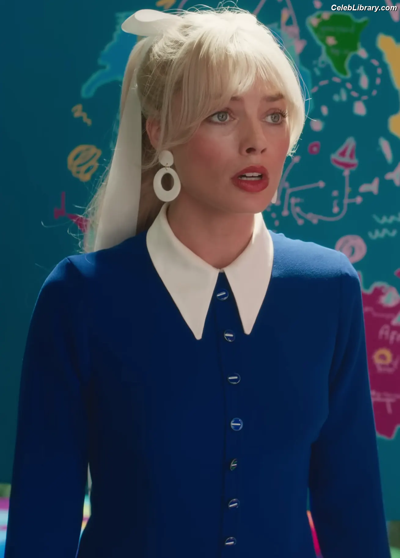 Margot Robbie photo 1 of 2577