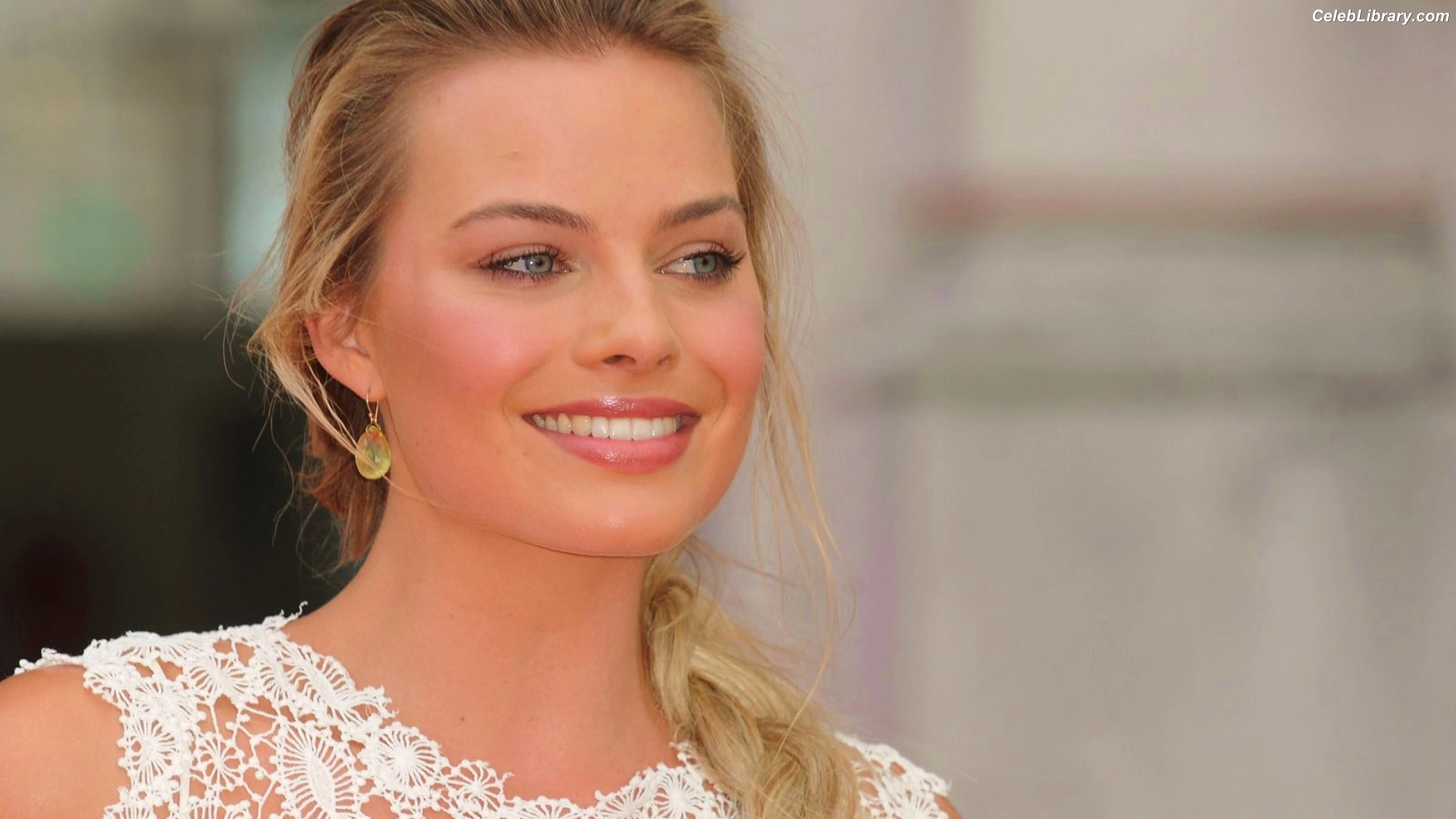 Margot Robbie photo 11 of 2577