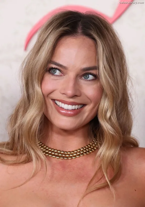 Margot Robbie photo 7 of 2576