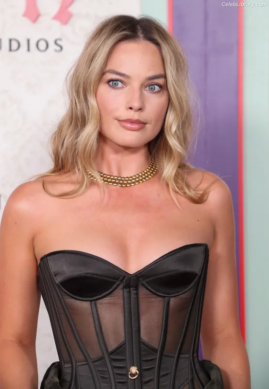 Margot Robbie photo 15 of 2576