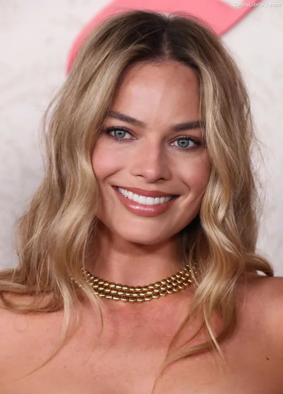Margot Robbie photo 24 of 2576