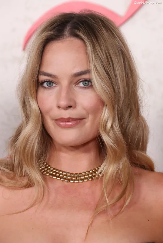 Margot Robbie photo 3 of 2576