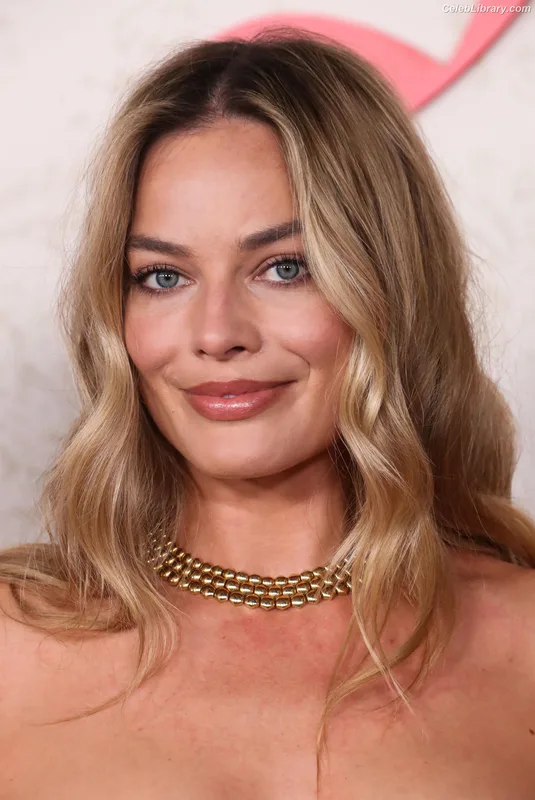 Margot Robbie photo 7 of 2576