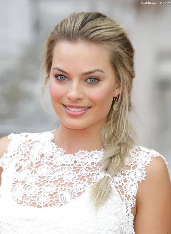 Margot Robbie photo 19 of 2576