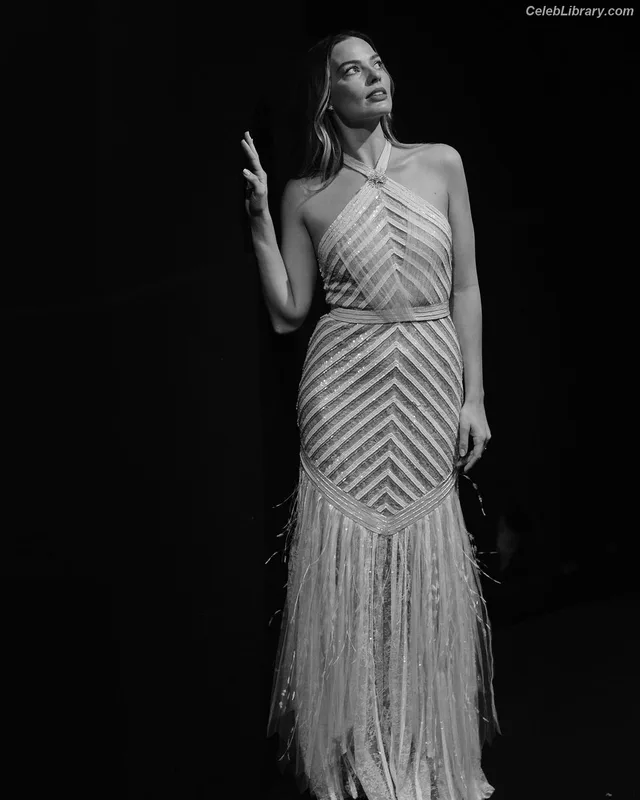 Margot Robbie photo 3 of 2576