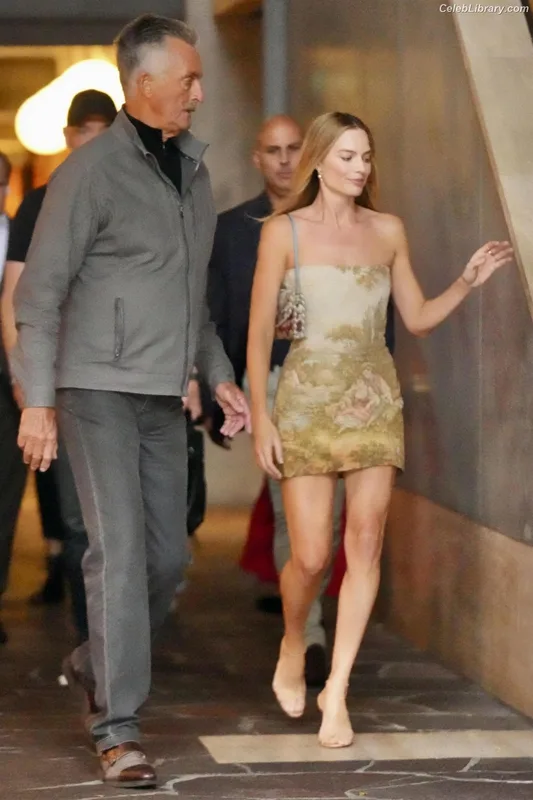 Margot Robbie photo 7 of 2576