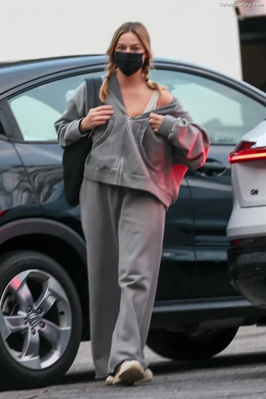 Margot Robbie photo 11 of 2576