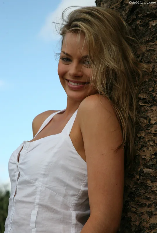 Margot Robbie photo 22 of 2576