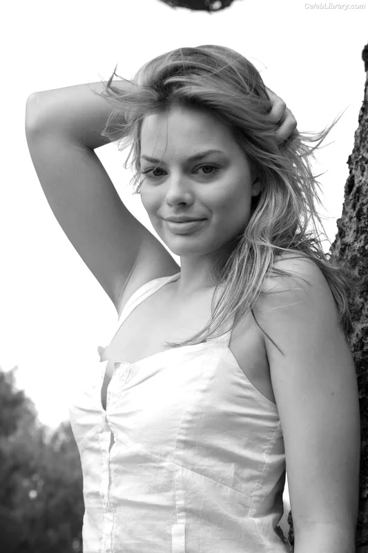 Margot Robbie photo 23 of 2576