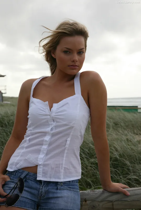 Margot Robbie photo 3 of 2576