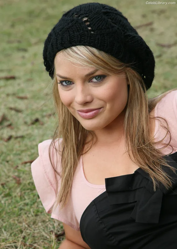 Margot Robbie photo 12 of 2576