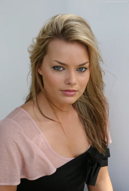 Margot Robbie photo 13 of 2576