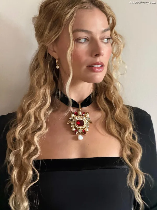Margot Robbie photo 22 of 2576