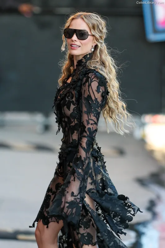 Margot Robbie photo 4 of 2576