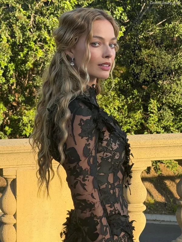Margot Robbie photo 8 of 2576