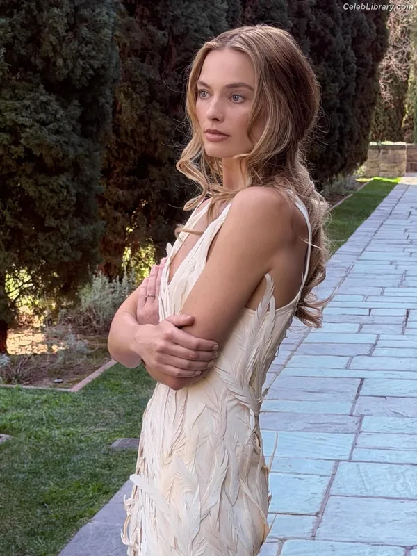 Margot Robbie photo 9 of 2576