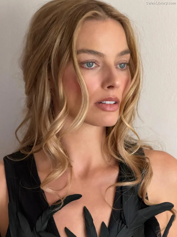 Margot Robbie photo 15 of 2576