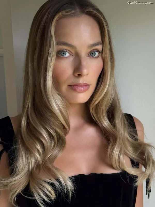 Margot Robbie photo 16 of 2576